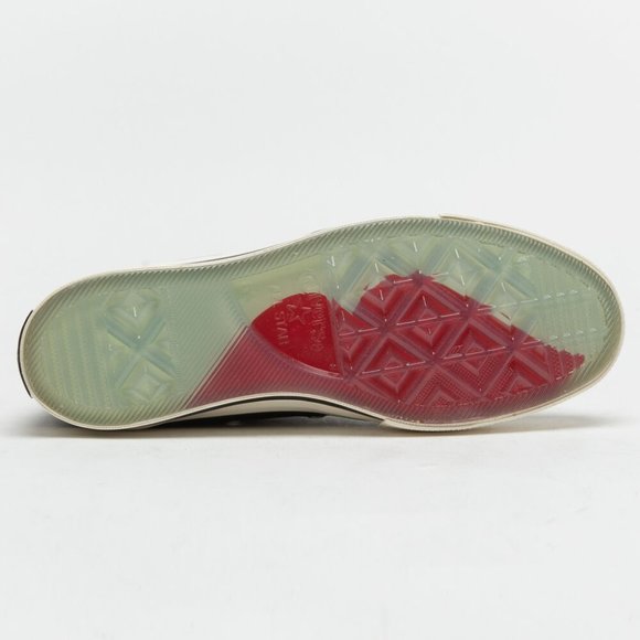 Converse Chuck Taylor All-Star 70 Hi
Embroidered Lips Black Valentine’s Day - Picture 3 of 5